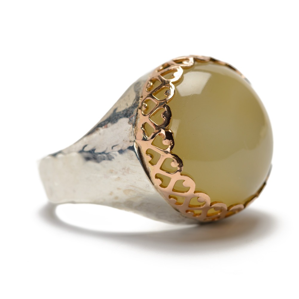 Ring hammered silver with big round moonstone - BLOU Amsterdam