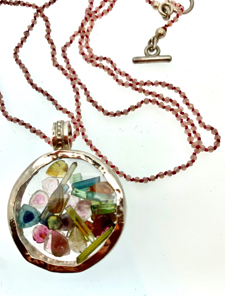 Tourmaline pendant with moonstone necklace - BLOU Amsterdam