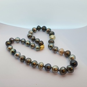 Pearl Necklace with Natural Black Tahiti