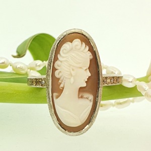 Cameo Ring "Smiling Lady"