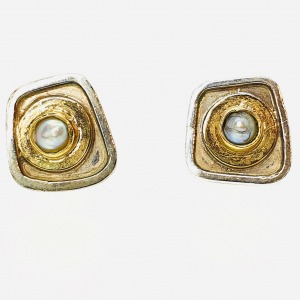 Pearl Earstuds of Silver and Gold