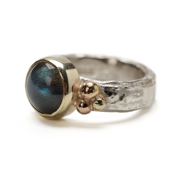 Messy Silver ring with a labradorite set in gold